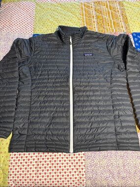 Patagonia Black Quilted Jacket with White Zipper